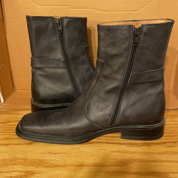 Brand new Trussardi men’s genuine leather black boots. Never worn. - Picture 3 of 3